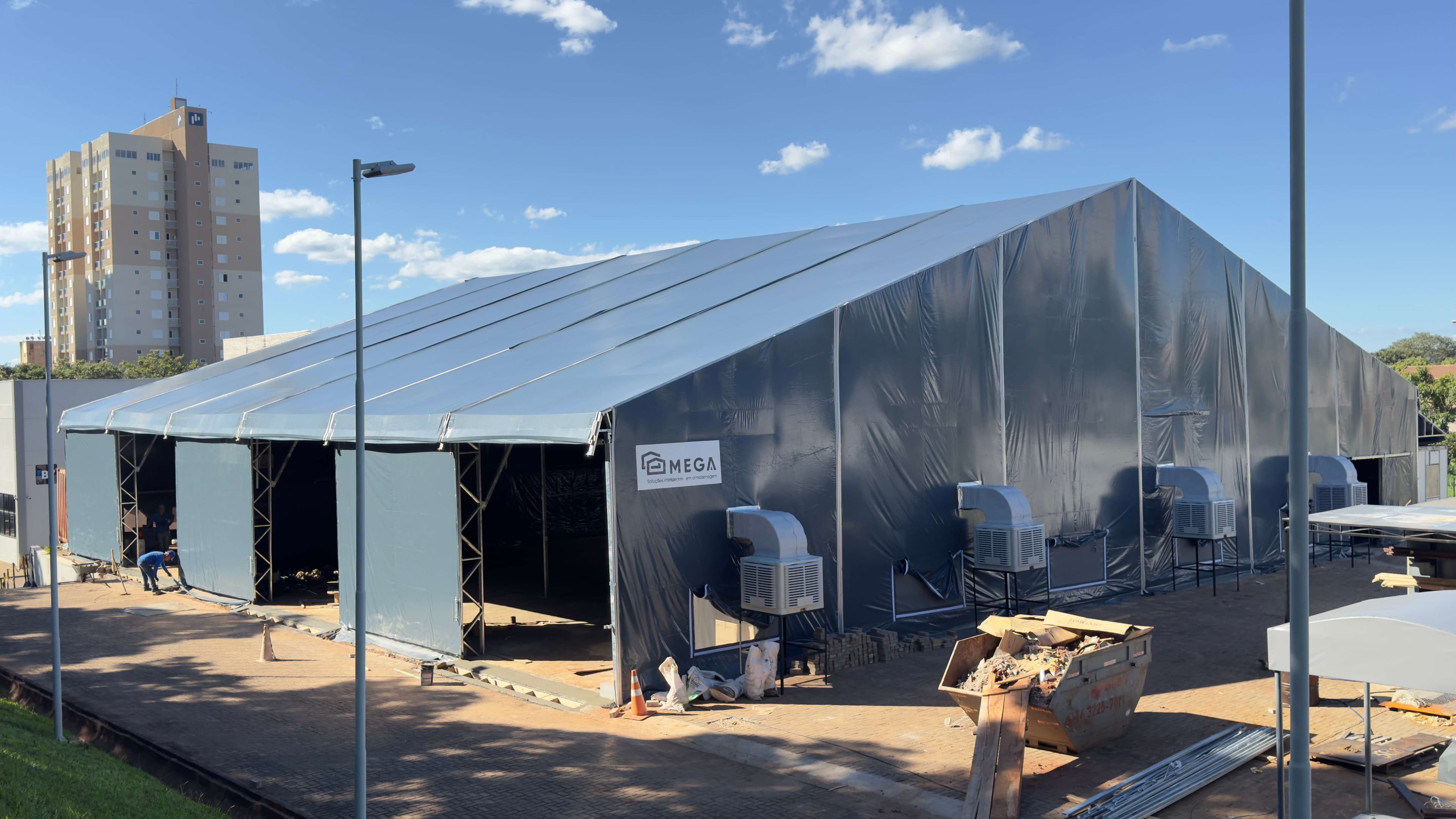 Galpón lonado Mega con climatizadores industriales instalados